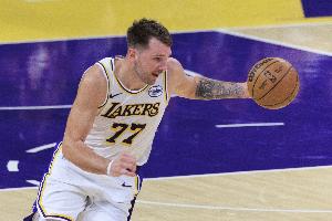 湖记：裁判输了 湖人赢了！五连胜啊🔥🔥🔥