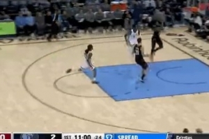 攻防建功！奥科吉积极防守完成抢断 随后顺势反击打中