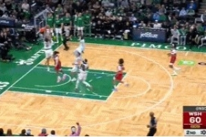 点燃主场！凯尔特人防守反击 米诺特空接双手暴扣