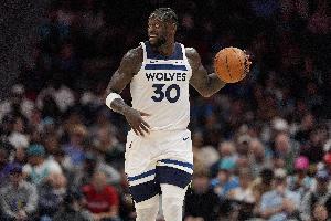 火力凶猛！兰德尔半场10中6得全队最高18分 另有2板3助1帽