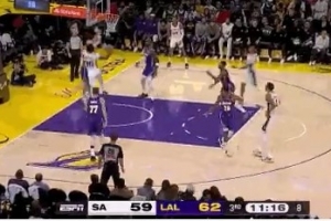 火眼金睛！尚帕尼造成犯规 雷迪克挑战成功取消犯规还拿到球权