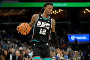 意兴阑珊！莫兰特半场7中2&三分4中1拿到7分 送5助攻&有4次失误