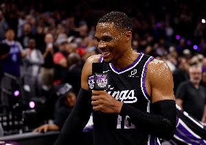 23分16板10助！美媒：不敢相信威少整个夏天都在等待工作机会🤯