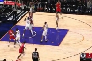 样样通！祖巴茨弧顶做轴策动攻势 顺下双手补扣2分1板到手