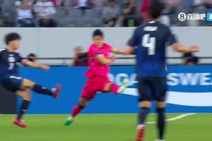 攻防节奏超快！韩国还沉浸在中柱懊恼中，日本就反击破门