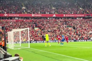 点燃安菲尔德！现场拍摄埃基蒂克英超首秀破门！