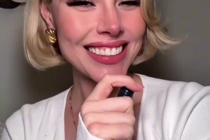 欧冠女主持又在散发魅力了😍金发碧眼才是欧洲美女的标配呀~