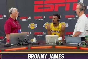 湖人媒体日 布朗尼吐槽老爹：整个更衣室就他最吵😂~