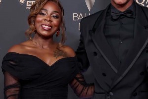 引争议！亚马尔母亲举办晚宴，800欧元才可与其合影