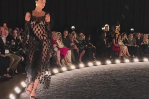 😍肯豆这裙子也太性感了吧！布克现在估计在家拍大腿了！