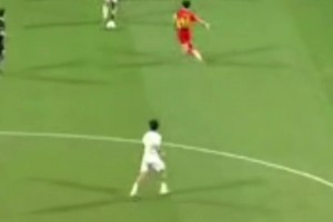 悲催！广西平果球员犯规导致自己骨折受伤