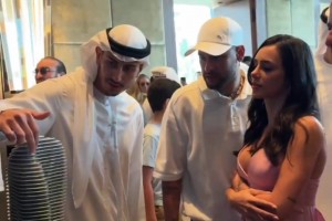 真有钱啊！内马尔携女友在迪拜购置价值4亿人民币的豪宅！