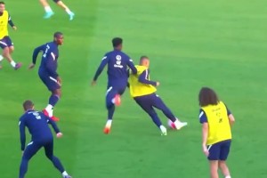 极强的个人能力！法国队训练赛，姆巴佩打入精彩一球