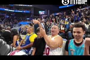 国产卡戴珊肘姐：卡戴珊来看布克打球了