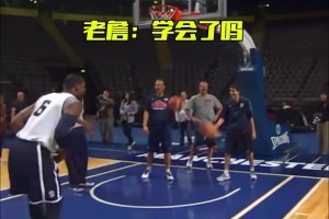 詹姆斯现场教学杜兰特勾手投篮，场面很欢乐🤣