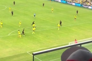 球还没落地梅西就想好了3个动作，就是没想好怎么庆祝😂