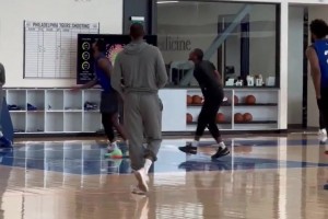 詹姆斯的首位教练 既是他的人生导师 又是他的保姆和养父