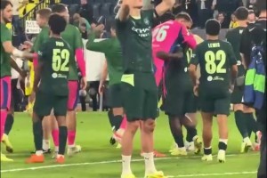 鄙人不善唱歌！新人入队要唱歌，魔笛选择给全队买iPhone！