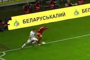 不属于地球的球感！名场面：梅西当年回应哈维的颠卷纸挑战！