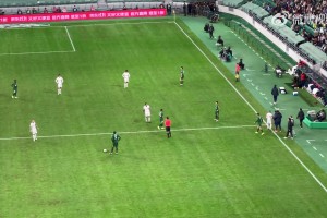 国安主场球迷：马宁马宁，世界第一😂