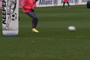 右路杀手！正在苦练右脚的奥利塞！