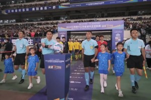 决战时刻🔥！马宁率领南通队和泰州队步入南京奥体中心