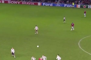 丝滑操作！曼联C罗连续颠球突破三人合围！