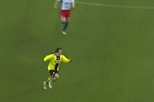 笑纳大礼！足坛名场面：罗西基最后时刻面对空门提前庆祝！